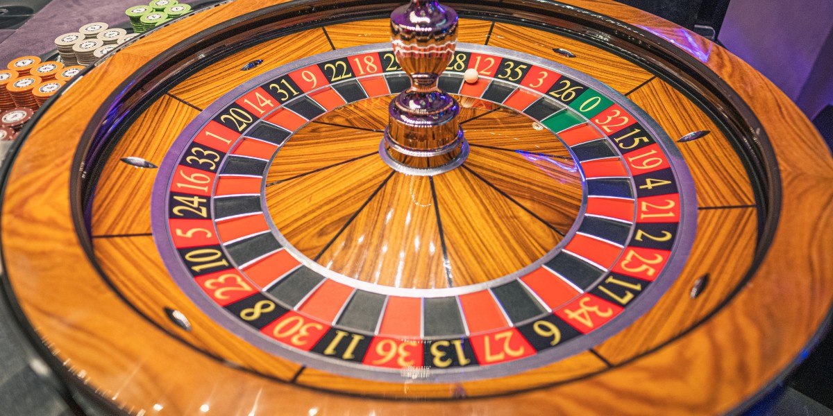 The Transformation of Live Dealer Games in Online Casinos: Analyzing the Impact of Streaming Technologies and Social Int